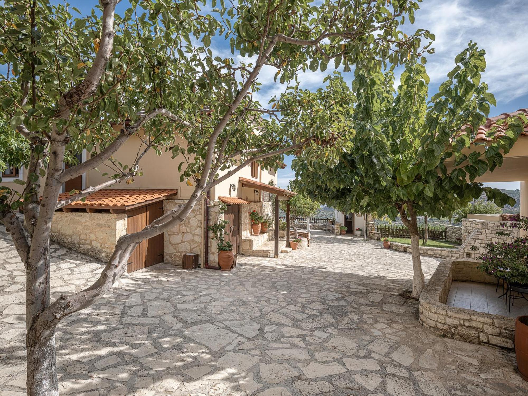 Earino Apartment Kato Asites Bagian luar foto